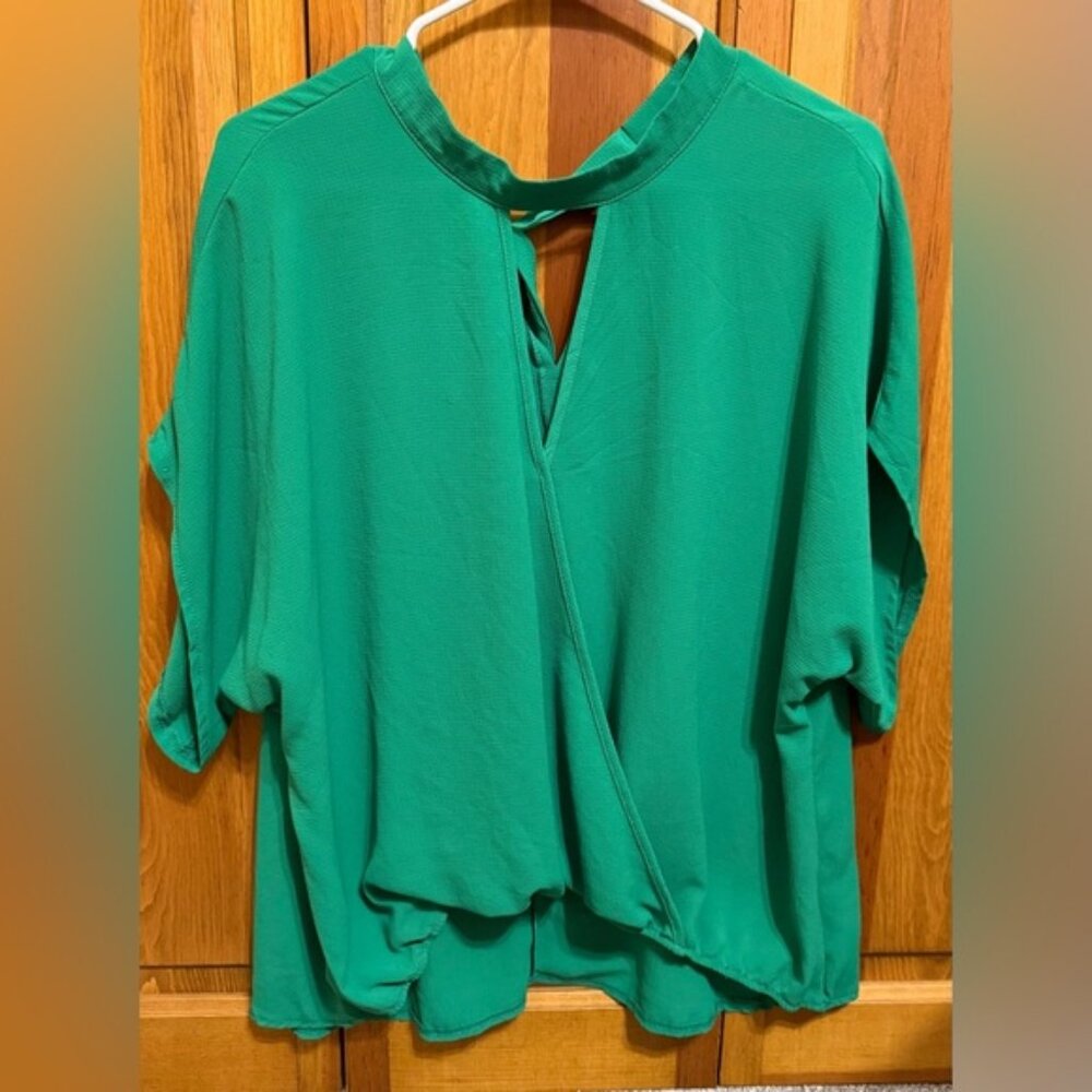 Very cute green flowy blouse